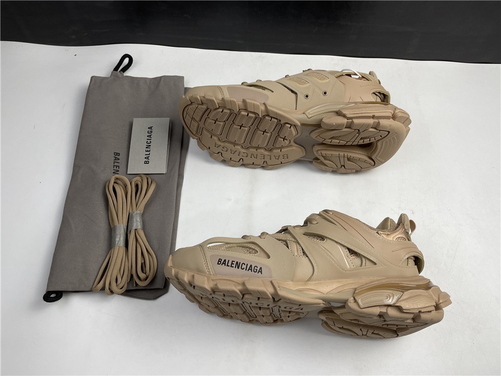 TRIPLE-S SNEAKER